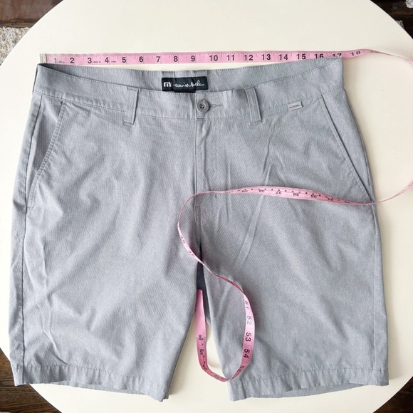 Travis Mathew Men’s 9” Lightweight Performance Golf Short Size 34 Gray - Picture 3 of 7